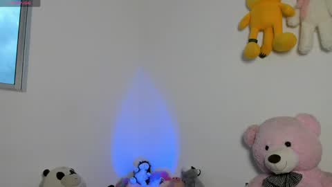 Snapshot of maiky_cooper01 chatting on 05-18-26, 08:25 maiky_cooper01 online show from 05-18-26, 08:25