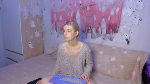 Snapshot of mailin_harrington chatting on 12-03-24, 03:55 Your kitty online show from 12-03-24, 03:55