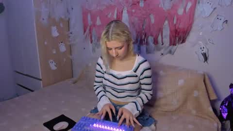 Snapshot of mailin_harrington chatting on 12-07-24, 02:57 Your kitty online show from 12-07-24, 02:57