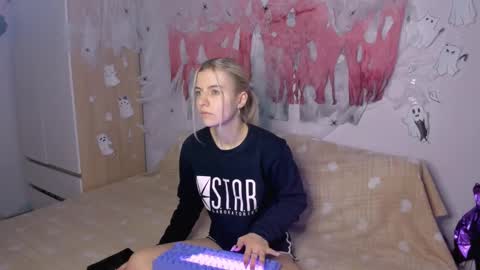 Snapshot of mailin_harrington chatting on 12-08-24, 03:10 Your kitty online show from 12-08-24, 03:10