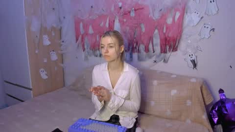 Snapshot of mailin_harrington chatting on 12-10-24, 03:12 Your kitty online show from 12-10-24, 03:12