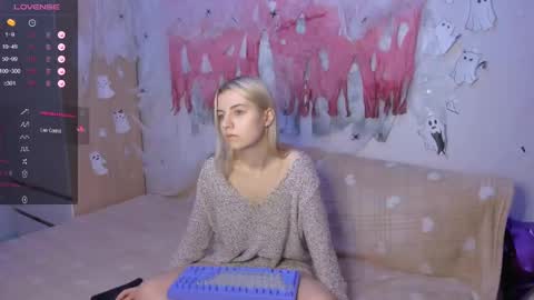 Snapshot of mailin_harrington chatting on 12-14-24, 03:25 Your kitty online show from 12-14-24, 03:25