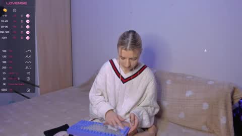 Snapshot of mailin_harrington chatting on 12-17-24, 02:44 Your kitty online show from 12-17-24, 02:44