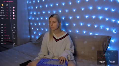 Snapshot of mailin_harrington chatting on 12-19-24, 03:30 Your kitty online show from 12-19-24, 03:30