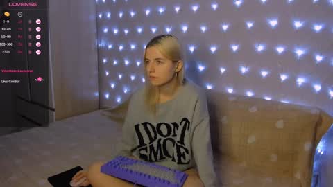 Snapshot of mailin_harrington chatting on 12-24-24, 02:21 Your kitty online show from 12-24-24, 02:21