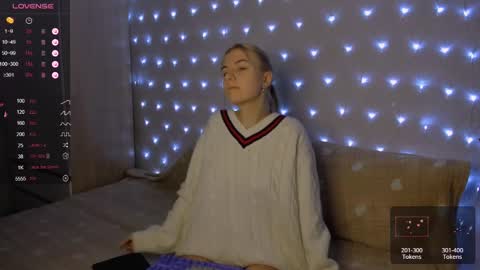 Snapshot of mailin_harrington chatting on 01-09-25, 03:04 Your kitty online show from 01-09-25, 03:04