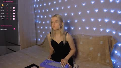 Snapshot of mailin_harrington chatting on 01-28-25, 02:43 Your kitty online show from 01-28-25, 02:43