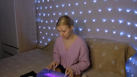 Snapshot of mailin_harrington chatting on 02-06-25, 02:22 Your kitty online show from 02-06-25, 02:22