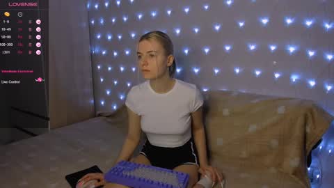 Snapshot of mailin_harrington chatting on 02-07-25, 03:41 Your kitty online show from 02-07-25, 03:41