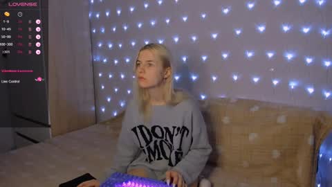 Snapshot of mailin_harrington chatting on 02-11-25, 02:35 Your kitty online show from 02-11-25, 02:35