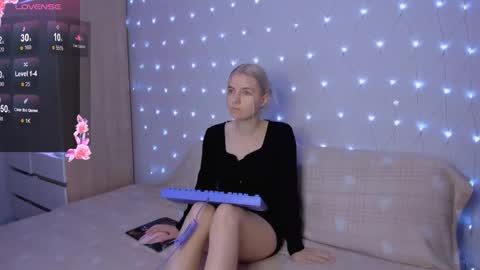 Snapshot of mailin_harrington chatting on 09-11-25, 03:34 Your kitty online show from 09-11-25, 03:34