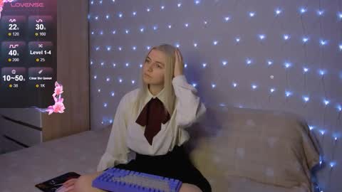 Snapshot of mailin_harrington chatting on 09-17-25, 03:35 Your kitty online show from 09-17-25, 03:35