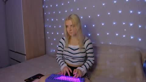 Snapshot of mailin_harrington chatting on 09-27-25, 03:50 Your kitty online show from 09-27-25, 03:50