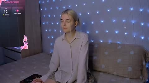 Snapshot of mailin_harrington chatting on 10-11-25, 04:05 Your kitty online show from 10-11-25, 04:05