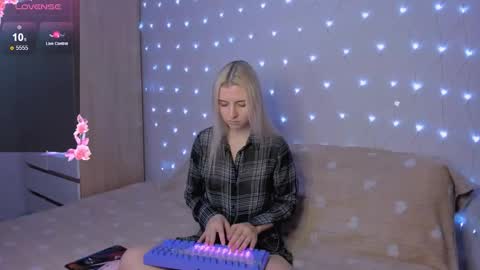 Snapshot of mailin_harrington chatting on 10-22-25, 03:56 Your kitty online show from 10-22-25, 03:56