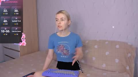 Snapshot of mailin_harrington chatting on 10-26-25, 03:01 Your kitty online show from 10-26-25, 03:01