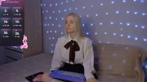 Snapshot of mailin_harrington chatting on 11-13-25, 03:55 Your kitty online show from 11-13-25, 03:55