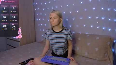 Snapshot of mailin_harrington chatting on 11-15-25, 04:03 Your kitty online show from 11-15-25, 04:03