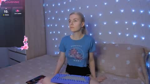 Snapshot of mailin_harrington chatting on 11-18-25, 03:38 Your kitty online show from 11-18-25, 03:38