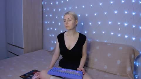 Snapshot of mailin_harrington chatting on 11-22-25, 04:06 Your kitty online show from 11-22-25, 04:06