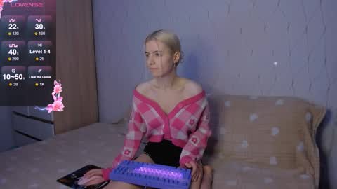 Snapshot of mailin_harrington chatting on 11-25-25, 03:06 Your kitty online show from 11-25-25, 03:06