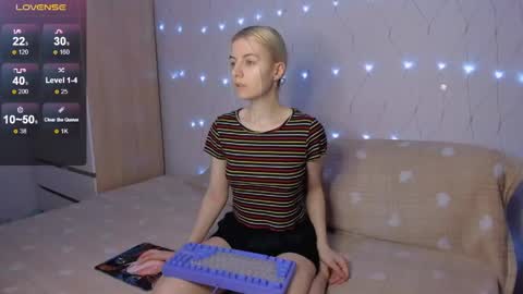 Snapshot of mailin_harrington chatting on 05-10-26, 04:01 Your kitty online show from 05-10-26, 04:01