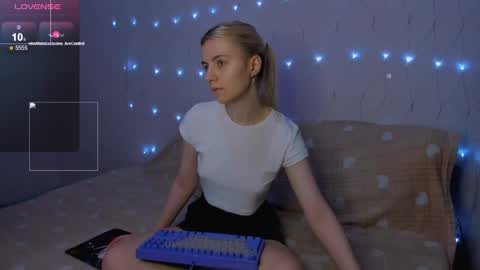 Snapshot of mailin_harrington chatting on 05-28-26, 03:42 Your kitty online show from 05-28-26, 03:42