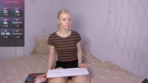 Snapshot of mailin_harrington chatting on 06-26-26, 04:00 Your kitty online show from 06-26-26, 04:00