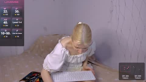 Snapshot of mailin_harrington chatting on 07-08-26, 04:11 Your kitty online show from 07-08-26, 04:11