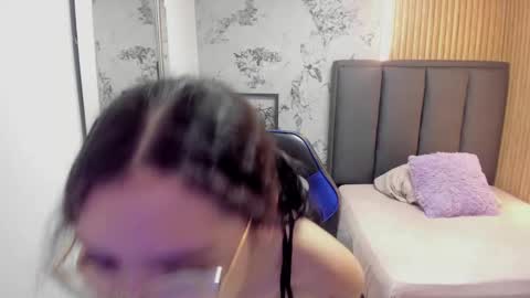 Snapshot of mailylove1 chatting on 11-20-25, 01:55 M A I L Y online show from 11-20-25, 01:55