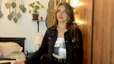 Snapshot of mailynfoxx chatting on 06-26-26, 03:33 Mailyn Foxx online show from 06-26-26, 03:33