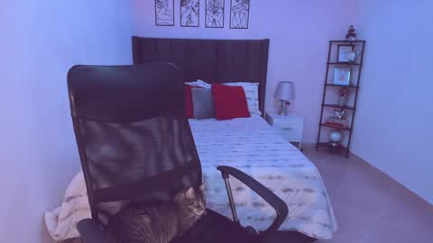Snapshot of maite_kanes chatting on 02-08-25, 10:51 Maite online show from 02-08-25, 10:51