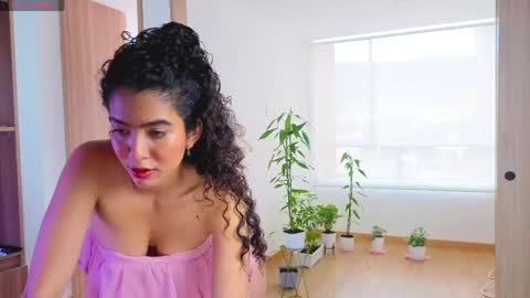 Snapshot of maithe_perroni chatting on 06-02-26, 06:32 Lauu online show from 06-02-26, 06:32