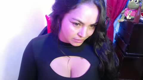 Hello friends Im on another account    online show from 02-03-25, 02:47