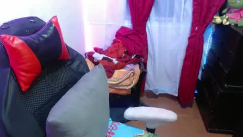 Hello friends Im on another account    online show from 02-08-25, 06:12