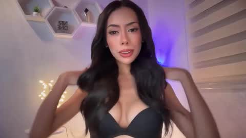 Snapshot of majesticfrancine chatting on 01-19-26, 10:52 Lovely online show from 01-19-26, 10:52