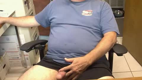 Snapshot of majormike34 chatting on 05-19-26, 01:17 majormike34 online show from 05-19-26, 01:17
