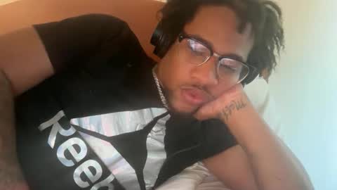 makemenutinmywifewhilewefuck online show from 04-25-26, 05:10