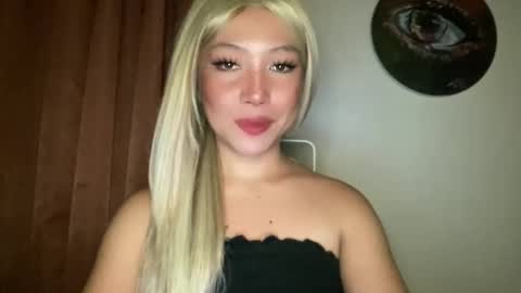Snapshot of makemesquirt_xxx chatting on 05-31-26, 12:23 KEANA online show from 05-31-26, 12:23