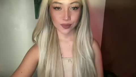 Snapshot of makemesquirt_xxx chatting on 06-01-26, 11:34 KEANA online show from 06-01-26, 11:34