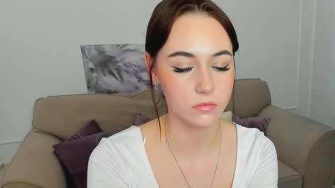 Snapshot of makeyouehappy chatting on 11-23-25, 11:54 makeyouehappy online show from 11-23-25, 11:54