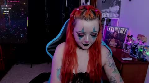 Snapshot of maki33_ chatting on 04-13-26, 08:03 petite clown online show from 04-13-26, 08:03