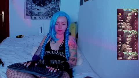 Snapshot of makii_33 chatting on 03-08-25, 10:34 ...  ... online show from 03-08-25, 10:34