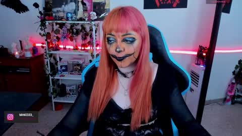 Snapshot of makii_33 chatting on 10-10-25, 09:36 ...  ... online show from 10-10-25, 09:36