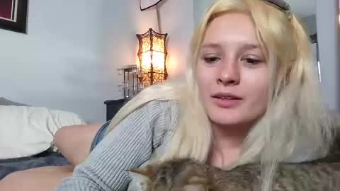 Snapshot of makinziirain chatting on 02-17-26, 10:34 KarizmaticKitten online show from 02-17-26, 10:34