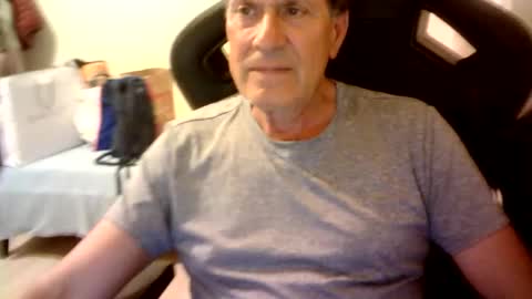 Snapshot of makis8989 chatting on 05-26-26, 05:53 makis8989 online show from 05-26-26, 05:53