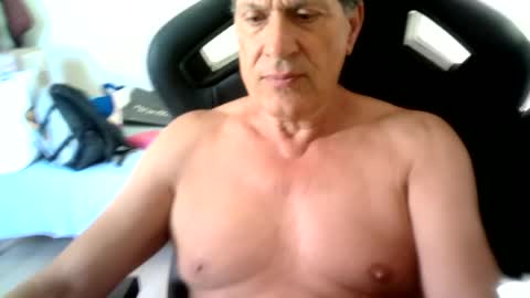 Snapshot of makis8989 chatting on 06-02-26, 06:04 makis8989 online show from 06-02-26, 06:04