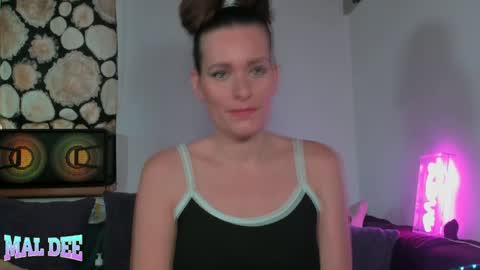 Snapshot of mal_meow chatting on 12-08-24, 02:09 Mal Dee online show from 12-08-24, 02:09