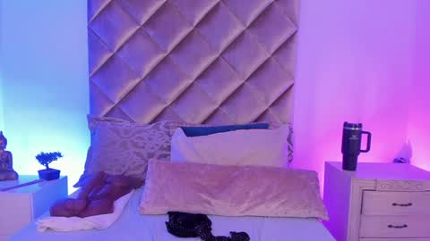 Snapshot of malaia_hills chatting on 12-03-24, 01:41 Call Me Mala online show from 12-03-24, 01:41