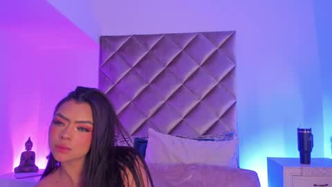 Snapshot of malaia_hills chatting on 12-10-24, 01:43 Call Me Mala online show from 12-10-24, 01:43